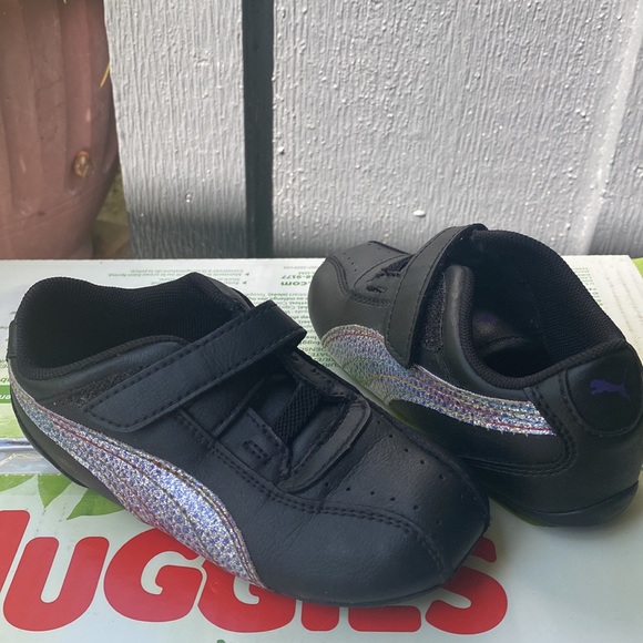 Girls puma shoes (gently used) - Picture 2 of 7